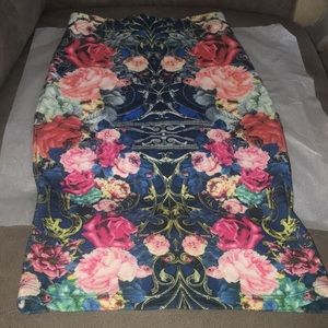 Woman spring floral mid length skirt